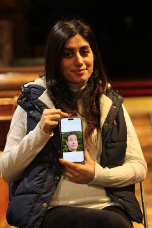 Sanez shares story of someone who helped her in the refugee camp in Greece