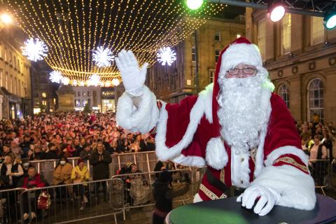 Santa and Christmas crowds