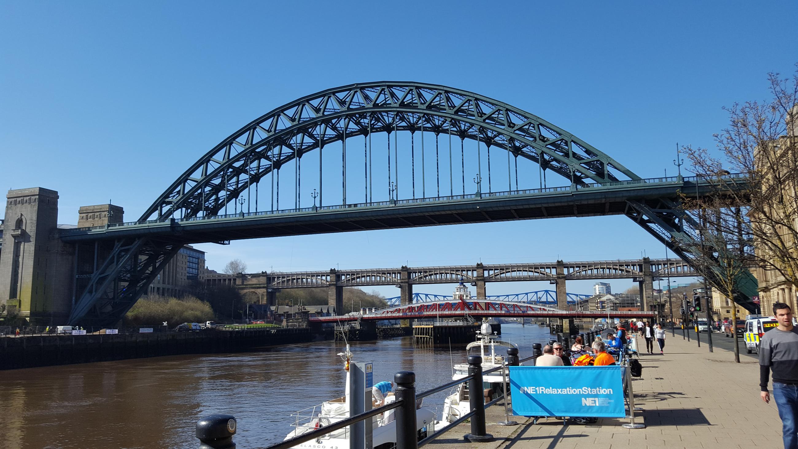 Th e Tyne Bridge